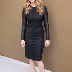 Jennifer Lawrence con vestido negro ajustado