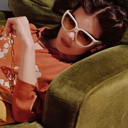 Hailee Steinfeld presentas las nuevas gafas de sol de Miu Miu