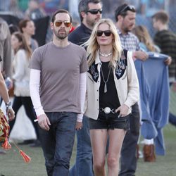 Kate Bosworth con shorts vaqueros en Coachella 2012