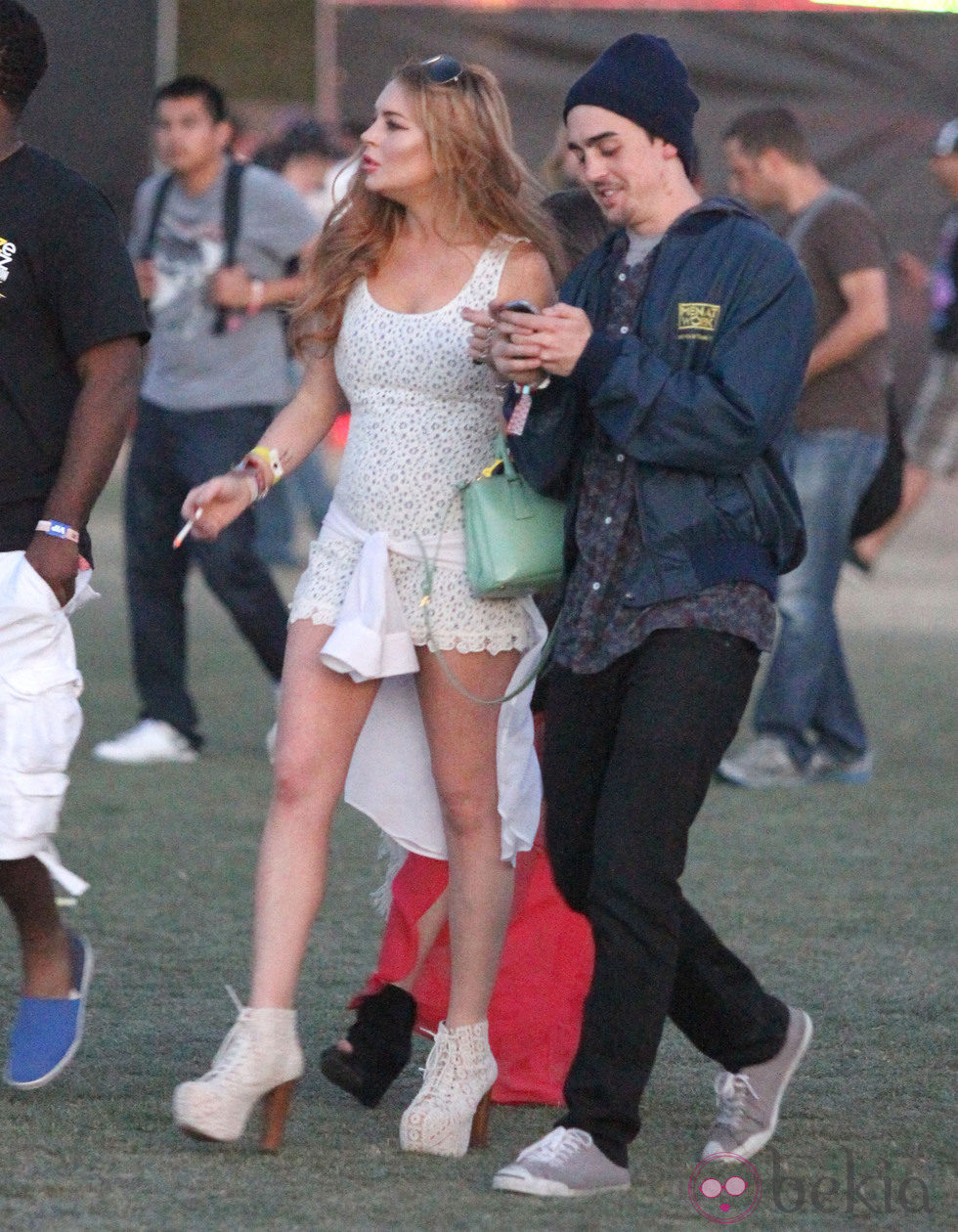 Lindsay Lohan con bota de Jeffrey Campbell en Coachella 2012
