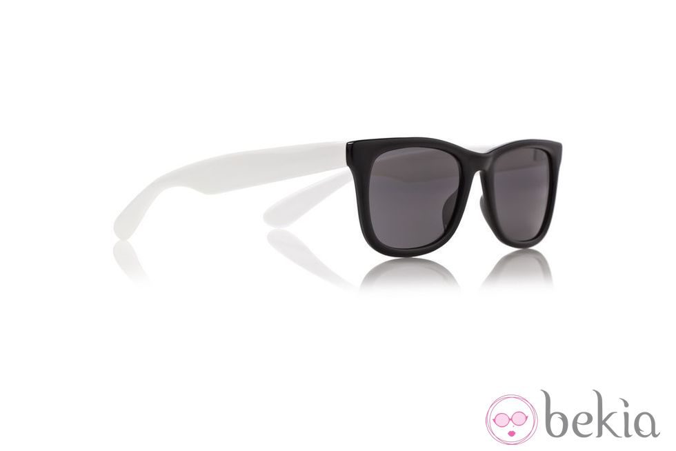 Gafas de sol de pasta en blanco y negro de Karl Lagerfeld primavera/verano 2012
