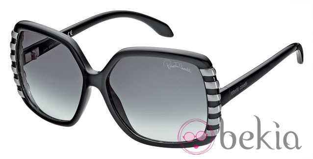 Gafas de sol de la nueva colección de Roberto Cavalli primavera/verano 2012 de ojos de gato en negras