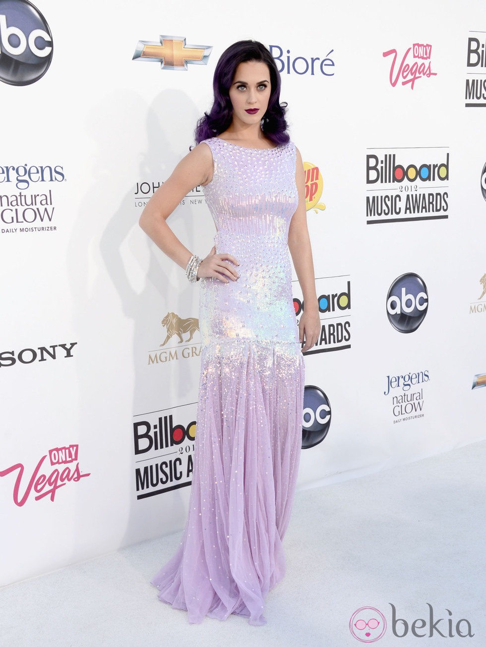 Katy Perry con un vestido morado en los premios Billboard 2012