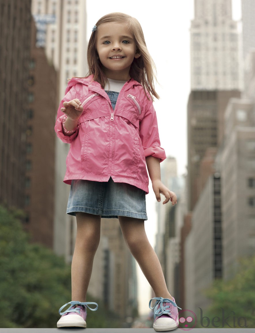 Conjunto vaquero de niña de la colección infantil de DKNY primavera/verano 2012