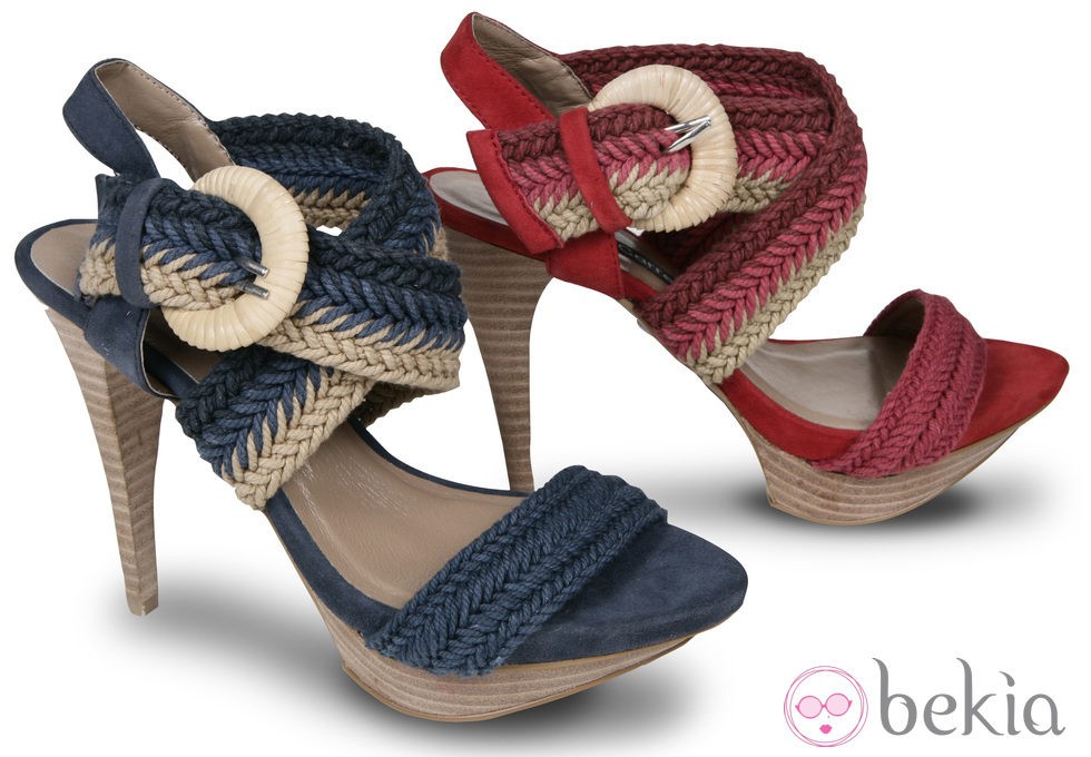 Sandalias roja y azul de la colección primavera/verano 2012 de Lorena Carreras