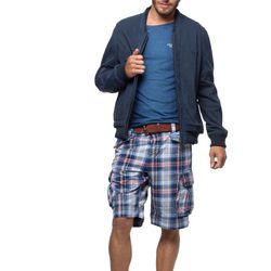 Sudadera y camiseta azules con pantalón de cuadros de la colección verano 2012 de Chevignon