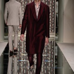 Traje burdeos de Ermenegildo Zegna en la pasarela de la Semana de la Moda masculina de Milán