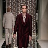 Traje burdeos de Ermenegildo Zegna en la pasarela de la Semana de la Moda masculina de Milán