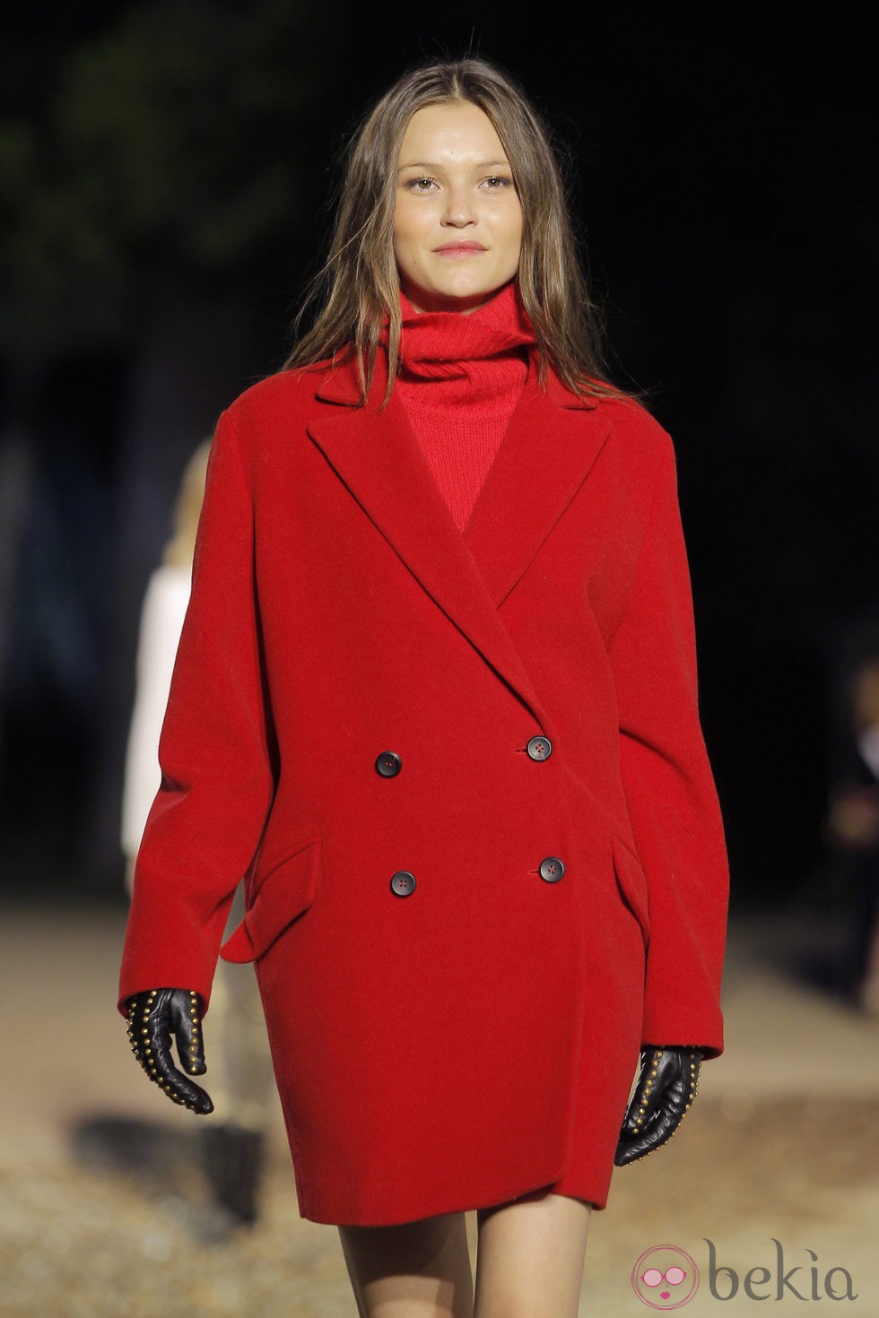 Abrigo rojo de la colección otoño/invierno 2012 de Mnago en la pasarela 080 de Barcelona