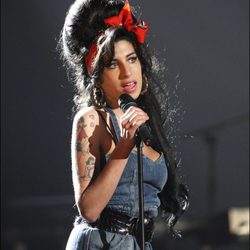 El estilo de Amy Winehouse a través de sus looks