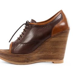 Zapatos peep toe color marrón de la colección verano 2012 de Sixtyseven