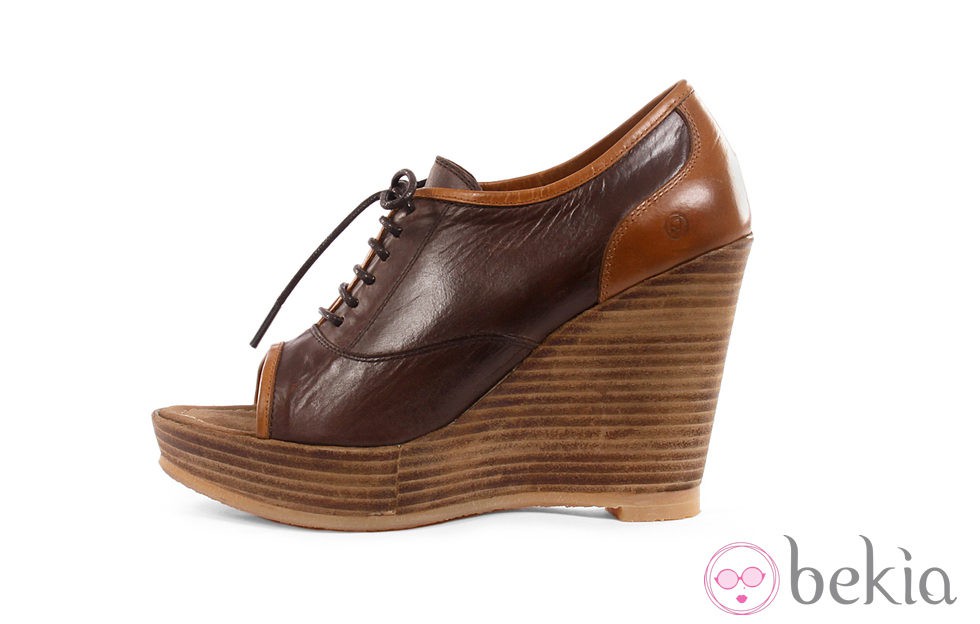 Zapatos peep toe color marrón de la colección verano 2012 de Sixtyseven