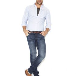 Aaron O'Connell con un modelo pitillo de la colección 'We love jeans' otoño 2012 de Suiteblanco