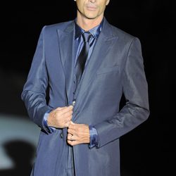 Mark Vanderloo con traje azulado de Roberto Verino en la Fashion Week Madrid 2012