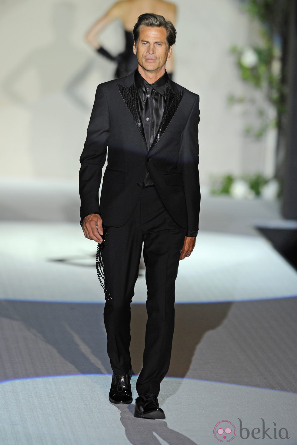 Mark Vanderloo con traje negro de Roberto Verino en la Fashion Week Madrid 2012