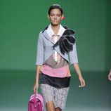 Bolso maletín rosa fucsia a juego con las sandalias en la colección primavera/verano 2013 de Devota&Lomba