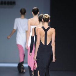Ángel Schlesser: moda a blanco y negro en la colección primavera/verano 2013