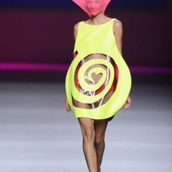 Vestido con una espiral  de la colección primavera/verano 2013 de Ágatha Ruíz de la Prada
