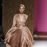 Voluminoso vestido rosa de la colección primavera-verano 2013 de Duyos