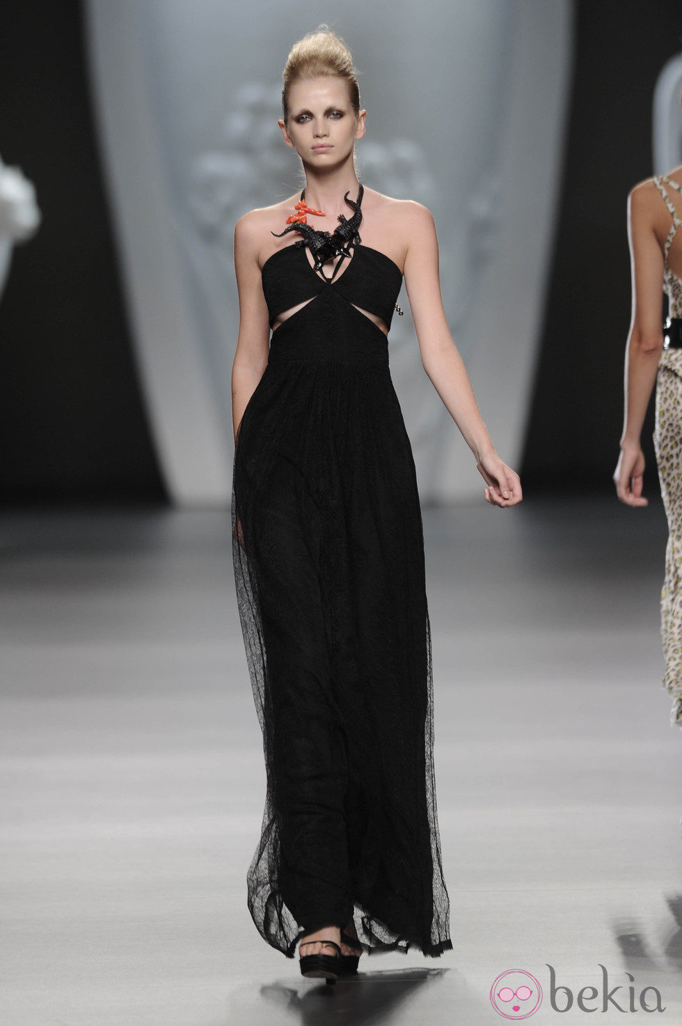 Vestido largo negro de la colección primavera-verano 2013 de Ana Locking