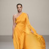 Vestido largo amarillo de seda de la colección primavera-verano 2013 de Roberto Torretta