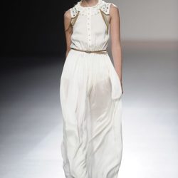 Vestido blanco largo con flecos de la colección primavera-verano 2013 de Kina Fernández