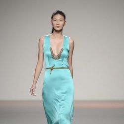 Vestido de seda largo color cian de la colección primavera-verano 2013 de Kina Fernández