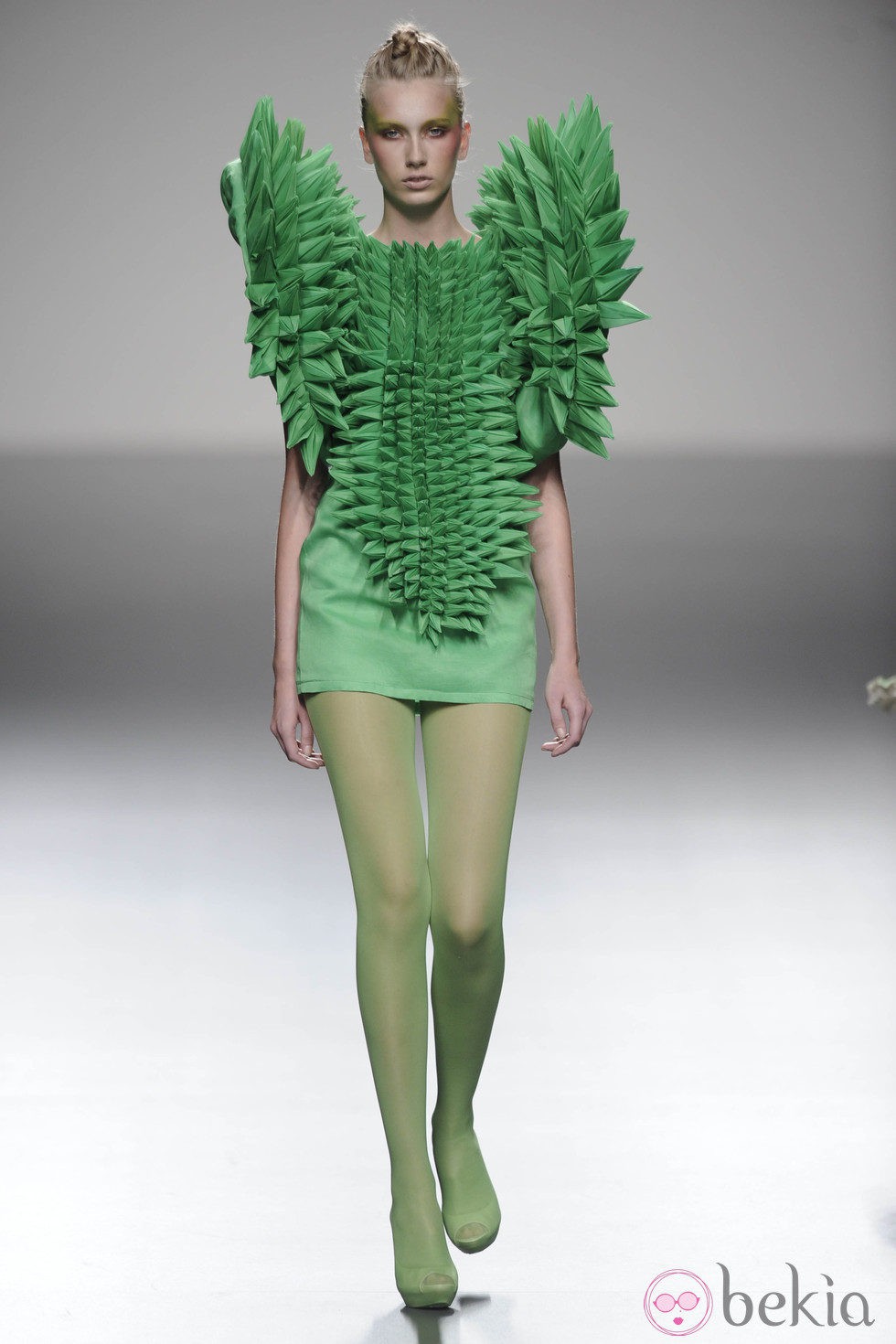 Vestido verde de origami de la colección primavera/verano 2013 de Eva Soto