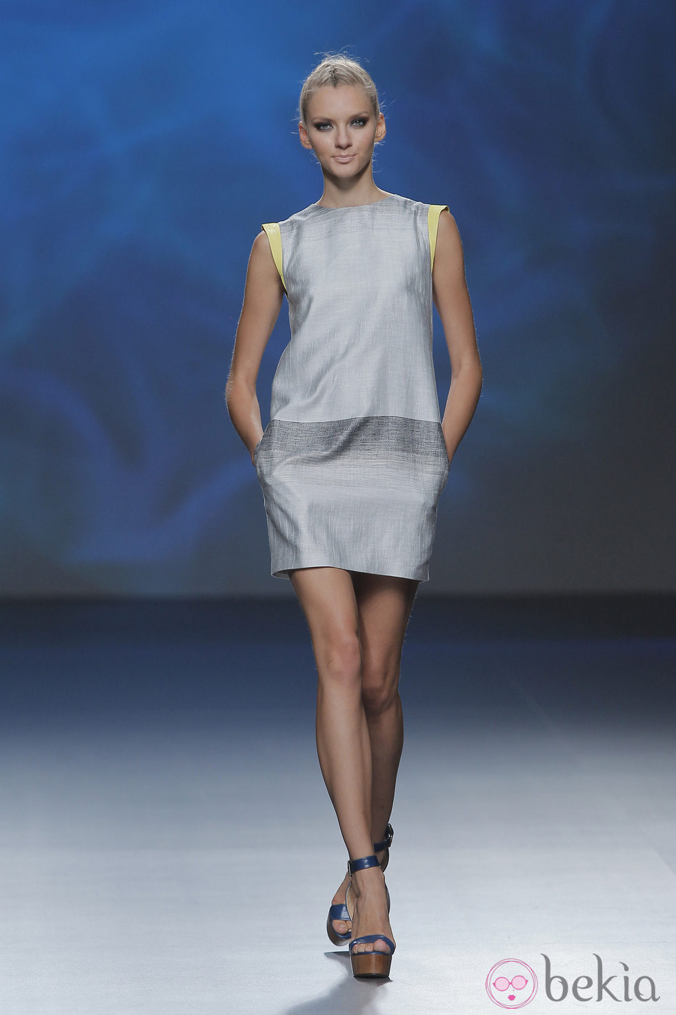 Vestido gris de Sara Coleman, colección primavera/verano 2013