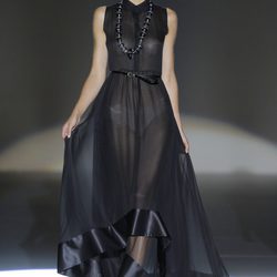 Vestido negro transparente de Juana Martín, colección primavera/verano 2013