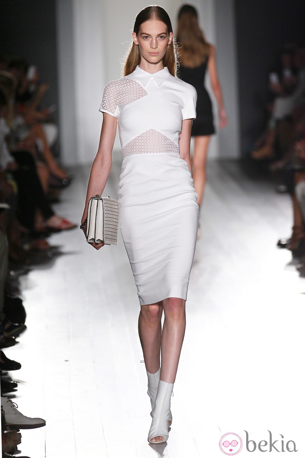Vestido blanco de la colección primavera/verano 2013 de Victoria Beckham en la Nueva York Fashion Week