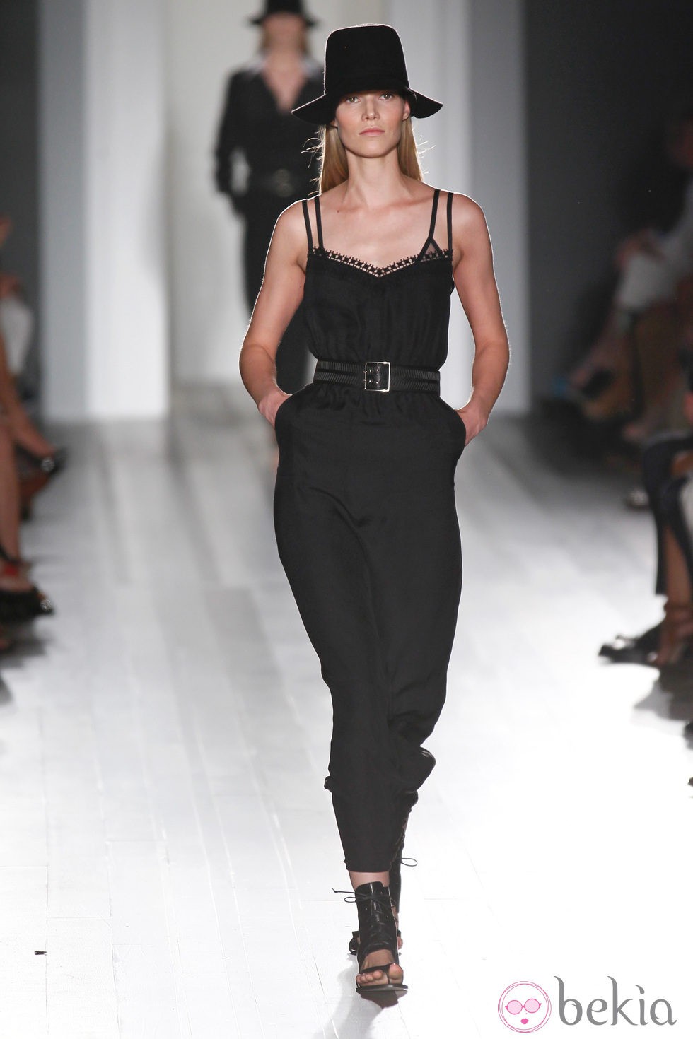 Mono negro de la colección primavera/verano 2013 de Victoria Beckham en la Nueva York Fashion Week