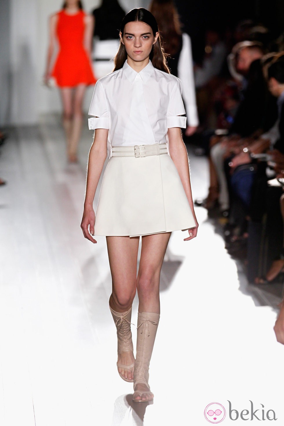 Conjunto blanco de la colección primavera/verano 2013 de Victoria Beckham en la Nueva York Fashion Week