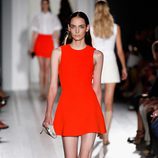 Vestido rojo de la colección primavera/verano 2013 de Victoria Beckham en la Nueva York Fashion Week