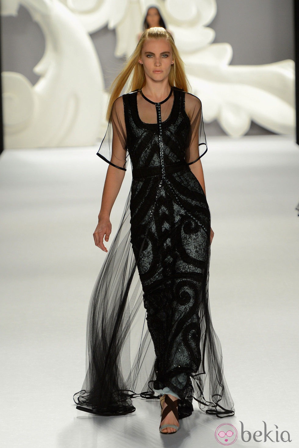 Vestido negro con transparencias de Carolina Herrera primavera/verano 2013