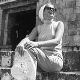 Grace Kelly con pañuelo y gafas en Mexico