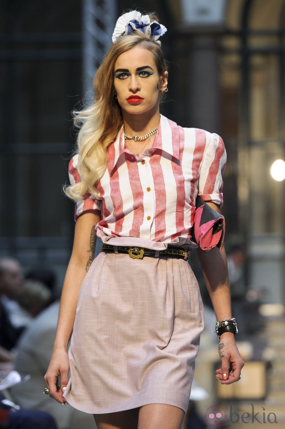 Camisa de rayas y falda de Vivianne Westwood en la Semana de la Moda de Londres