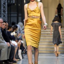 Vestido amarillo dorado de Vivianne Westwood primavera/verano 2013