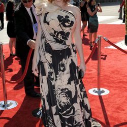 Christina Hendricks no acierta sobre la alfombra roja de los Emmy Creativos 2012