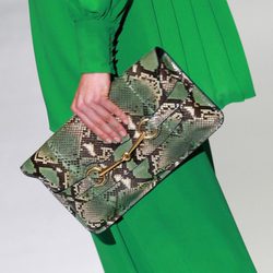Bolso con print de serpiente de Gucci en la Semana de la Moda de Milán primavera/verano 2013