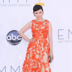 Ginnifer Goodwin con un vestido de Monique Lhuillier en los Emmy 2012