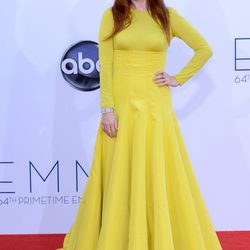 Julianne Moore con un diseño amarillo de Dior de Alta Costura en los Emmy 2012