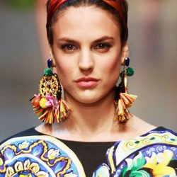 Complementos XXL en el desfile de Dolce & Gabbana en la Semana de la Moda de milán primavera/verano 2013