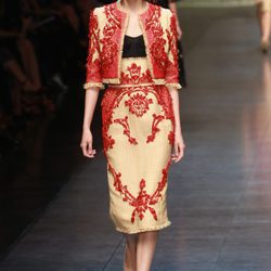 Conjunto de chaqueta y falda tapiz de Dolce & Gabbana en la Semana de la Moda de Milán primavera/verano 2013