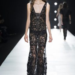 Vestido negro de encaje de Roberto Cavalli en la Semana de la Moda de Milán primavera/verano 2013
