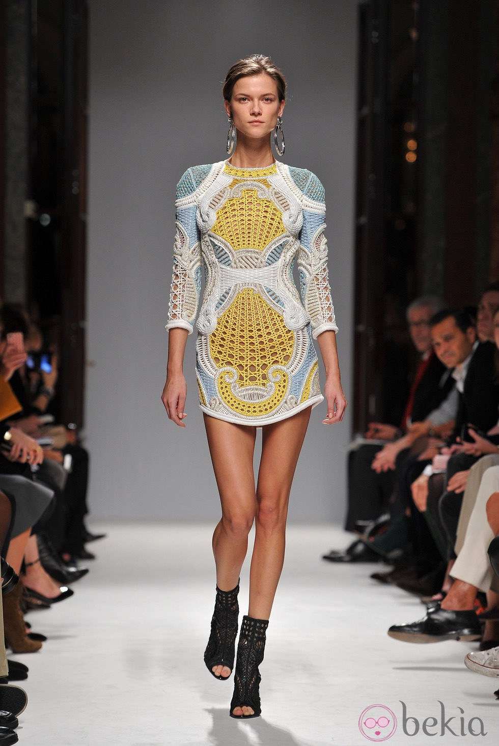 Minivestido confeccionado en cannage de Balmain en la Semana de la Moda de París primavera/verano 2013