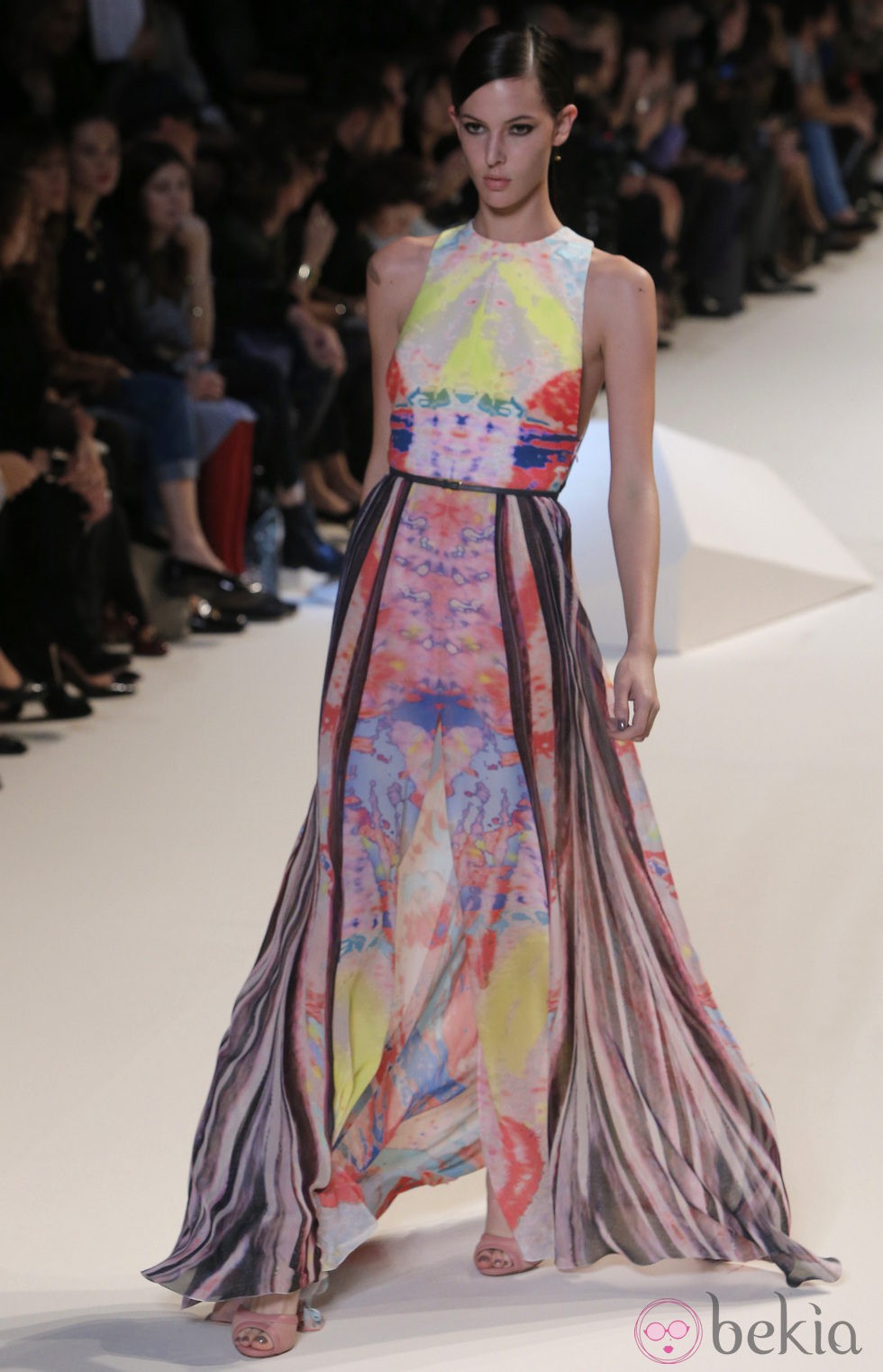 Elie Saab sorprende con nuevos y coloridos estampados en la Semana de la Moda de París primavera/verano 2013