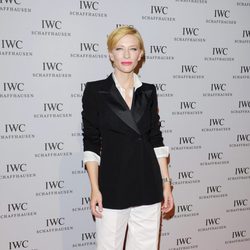 Cate Blanchett con traje de chaqueta de Dries van Noten