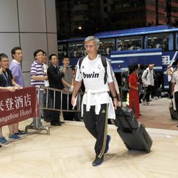 Mourinho con la equipación deportiva del Real Madrid
