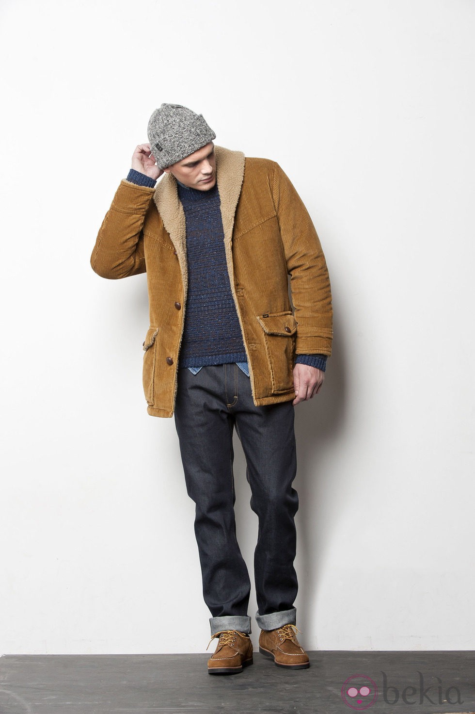 Jeans con abrigo mostaza de la colección otoño/invierno 2012/2013 para Lee hombre